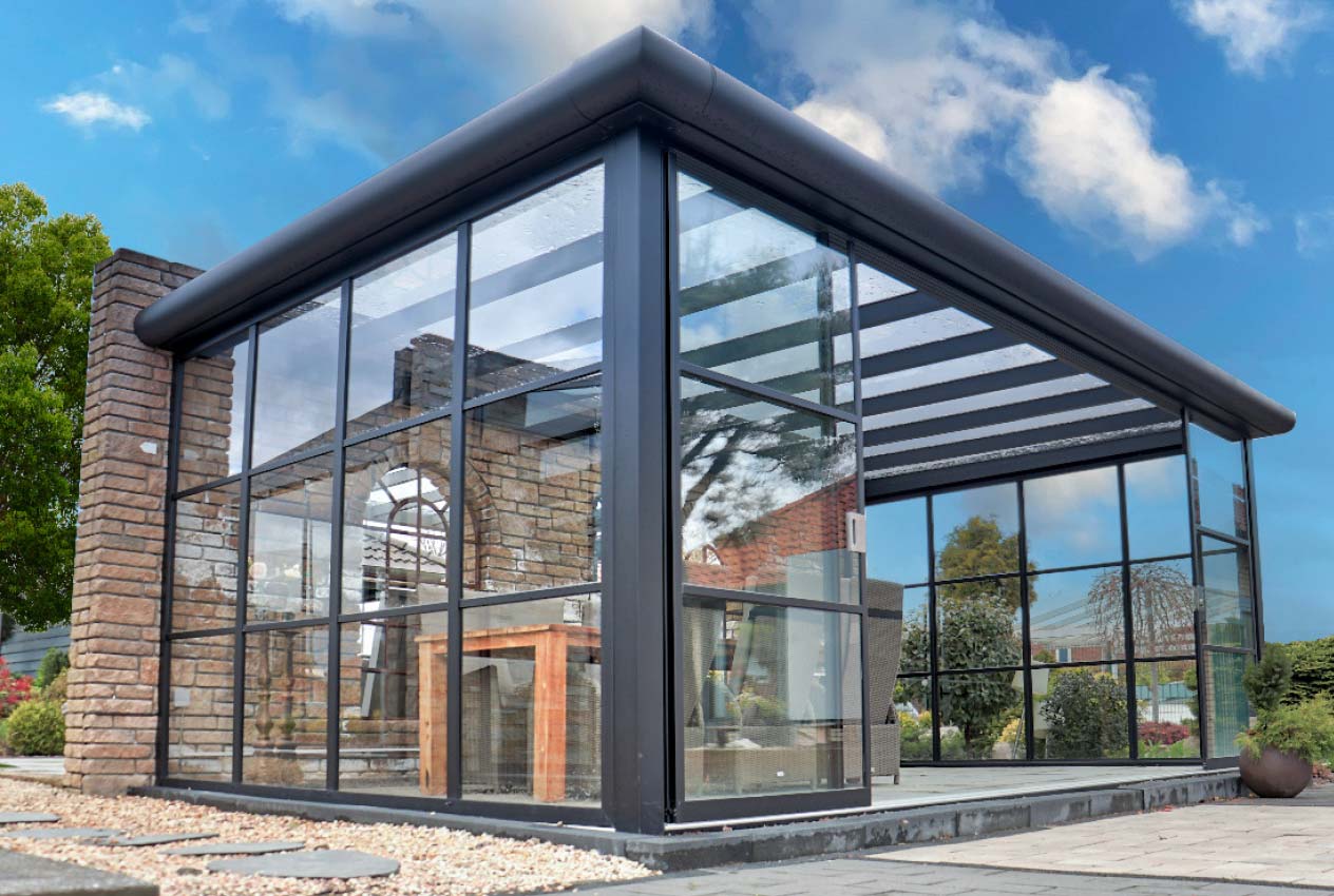 Kaltwintergarten von Gardendreams mit großen Glasschiebewänden für lichtdurchflutetes Wohnen im Freien.